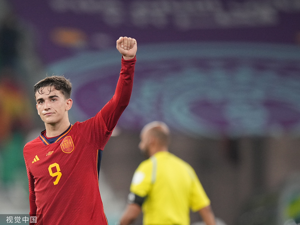 墨西哥足球国家队18号（和贝利梅西同行！18岁加维，足坛新金童）