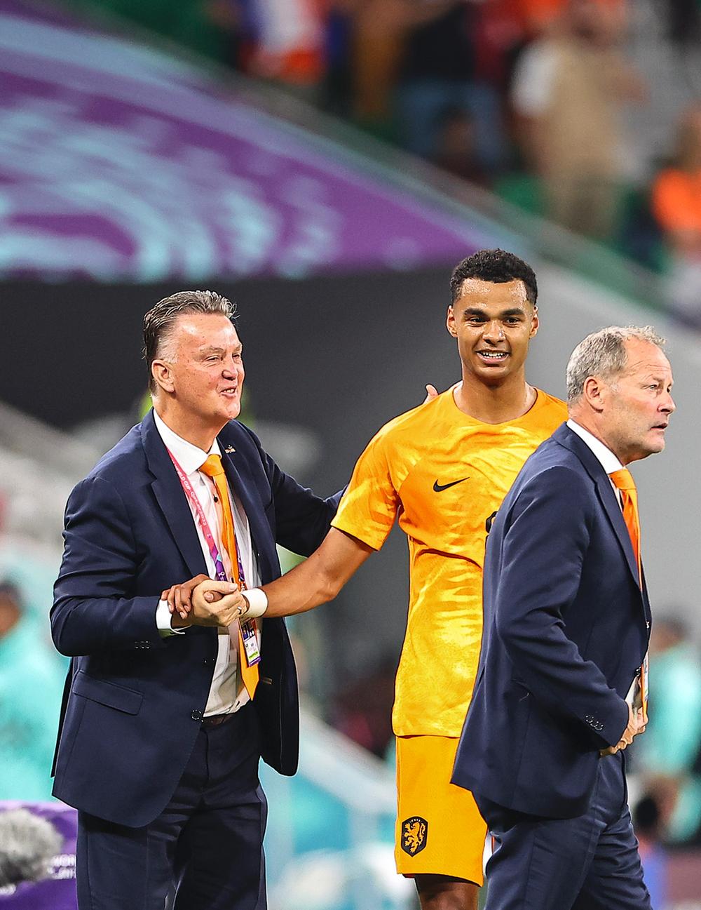 荷兰队首发阵容（范加尔再放烟雾弹 德佩首发荷兰最强阵对阵东道主）-华海博客