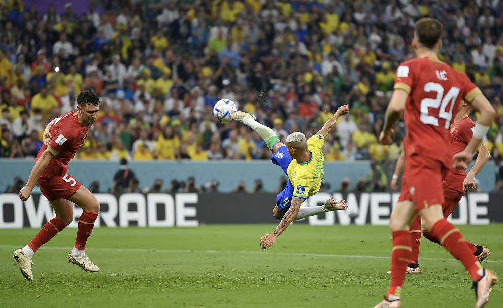 比赛的第73分钟(惊艳世界！里沙利松超级倒钩破门，五星巴西2-0击败塞尔维亚)