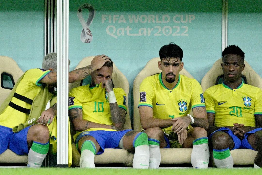 C罗创造新纪录！葡萄牙3-2加纳，赛前“C罗哭了”；巴西2-0赢了：超级倒钩破门惊艳世界