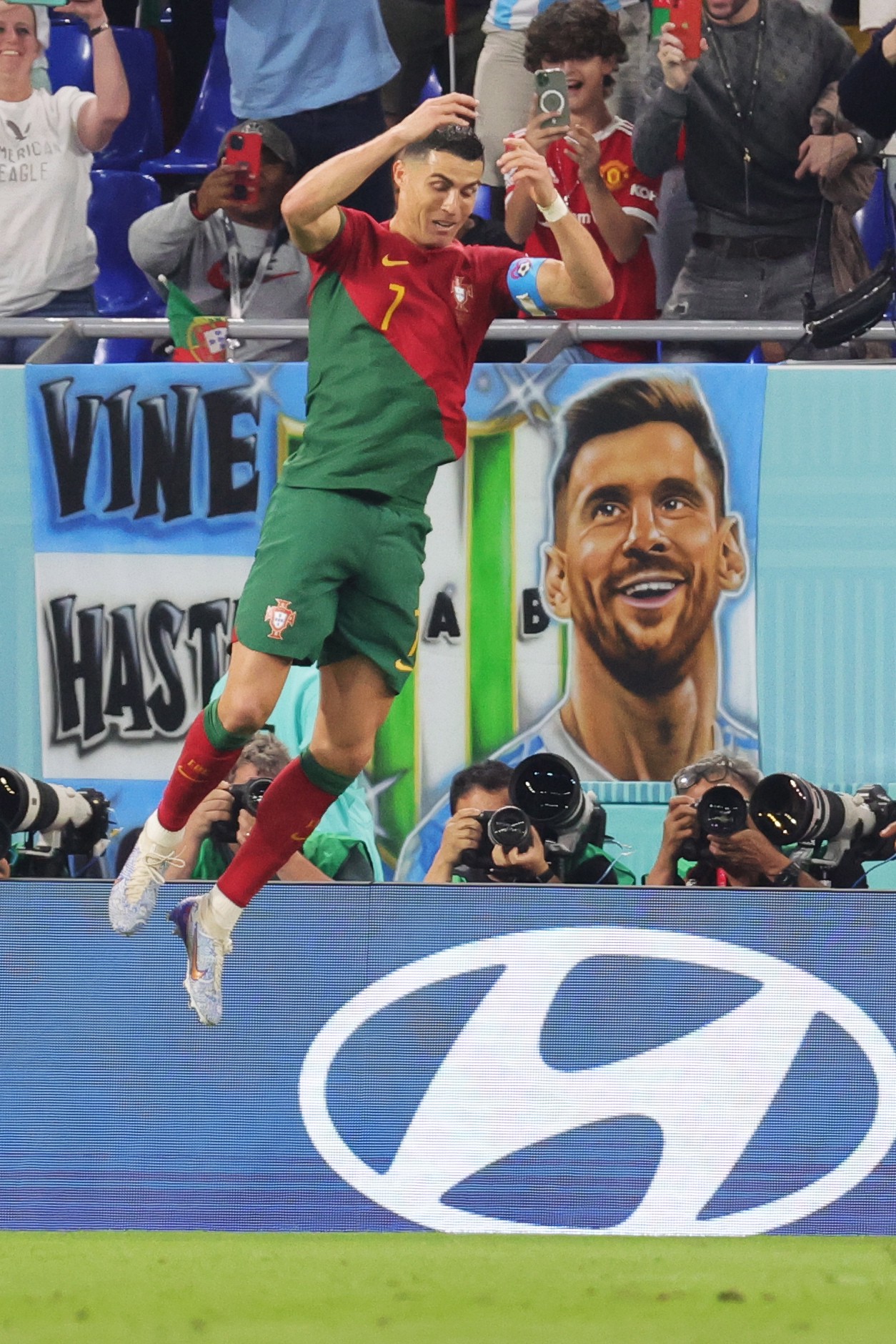 梅西18世界杯壁纸（高光世界杯｜多角度C罗与梅西世纪同框照，来了）