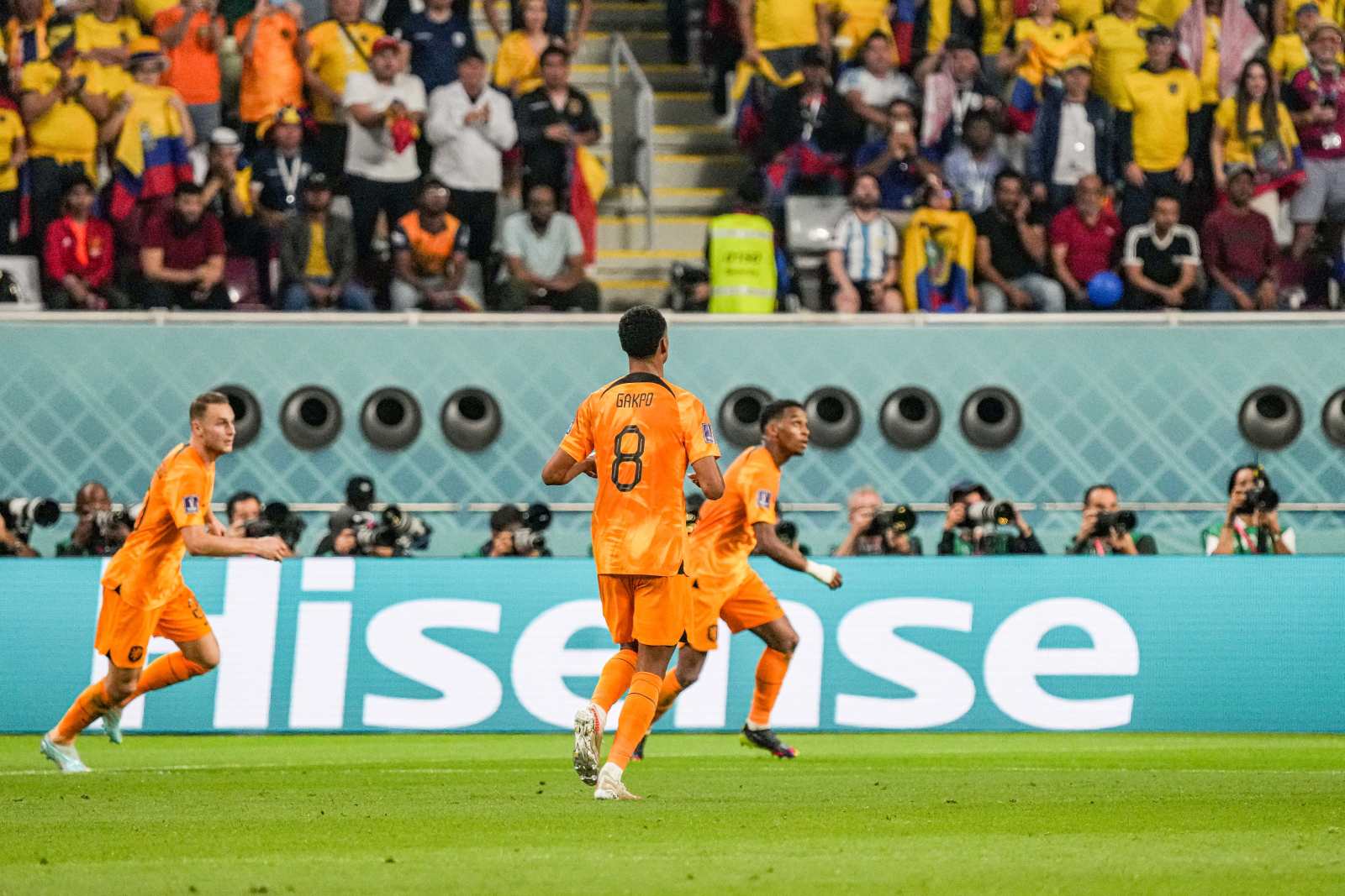 8次对抗4次成功（不改初心，全场最佳德容能否带飞荷兰人？）