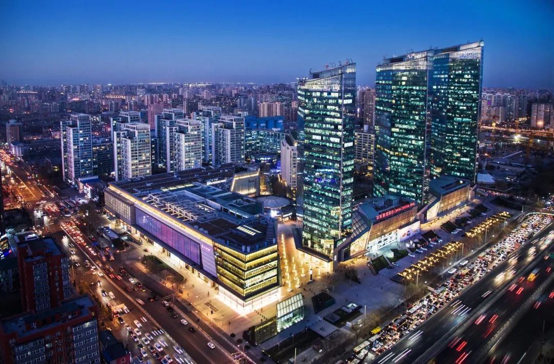 北京华贸中心北京荟聚是具有国际化标准的一站式超区域购物中心,包含