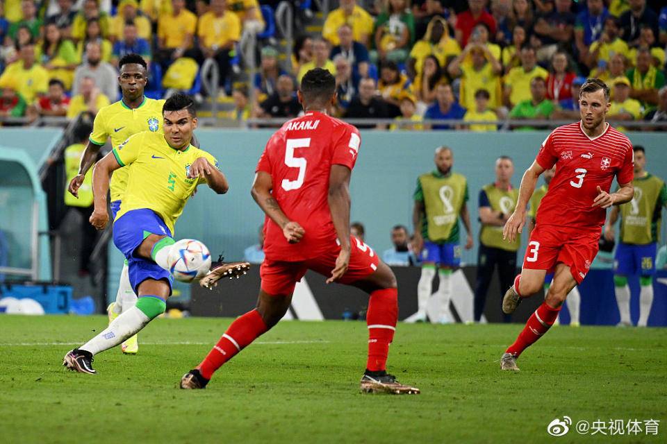 坐拥三前锋，还得靠卡塞米罗！巴西1:0瑞士提前小组出线