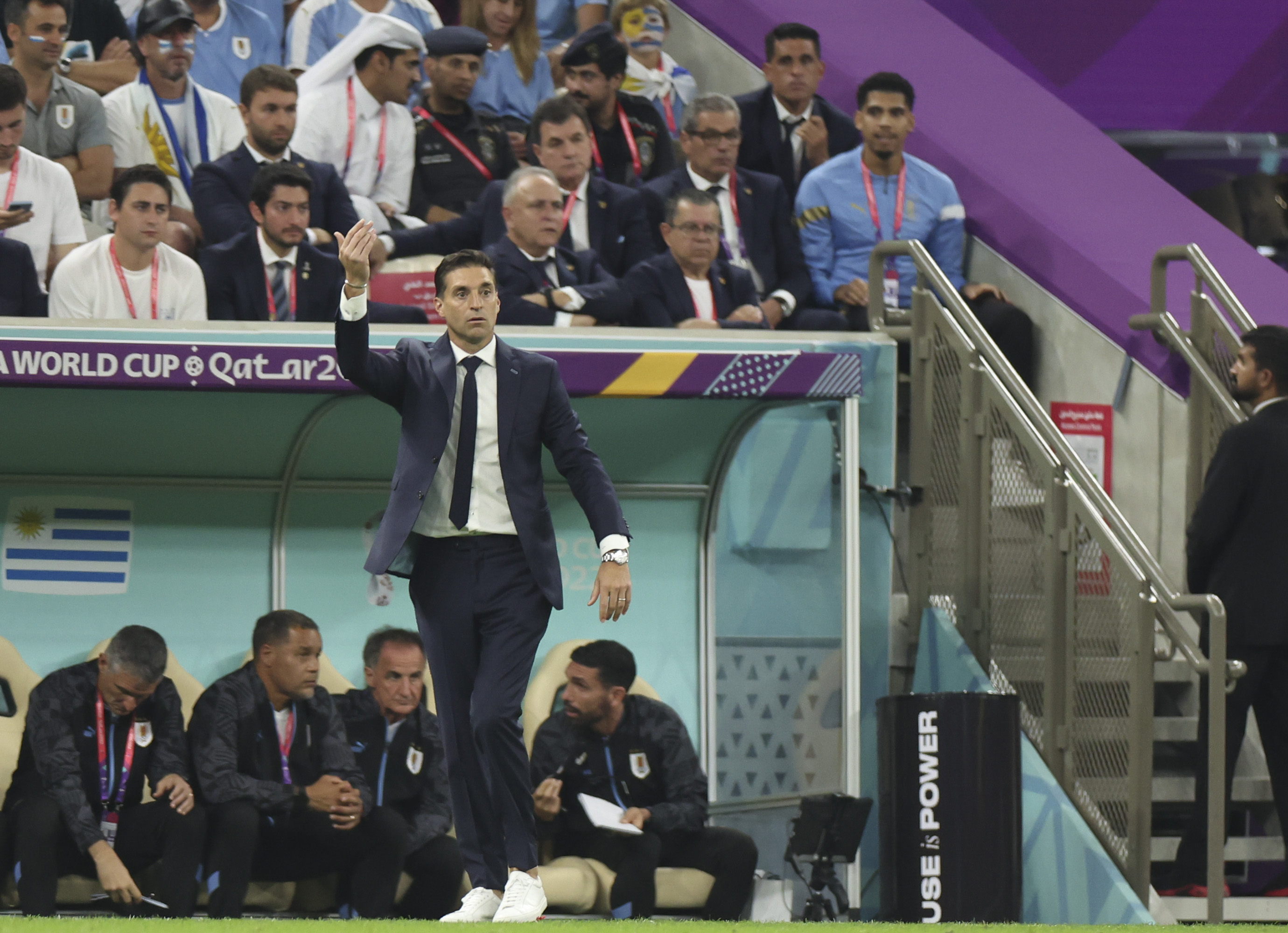世界杯冠军教练（卡塔尔世界杯｜乌拉圭队主教练阿隆索：我们让对手创造出了太多机会）
