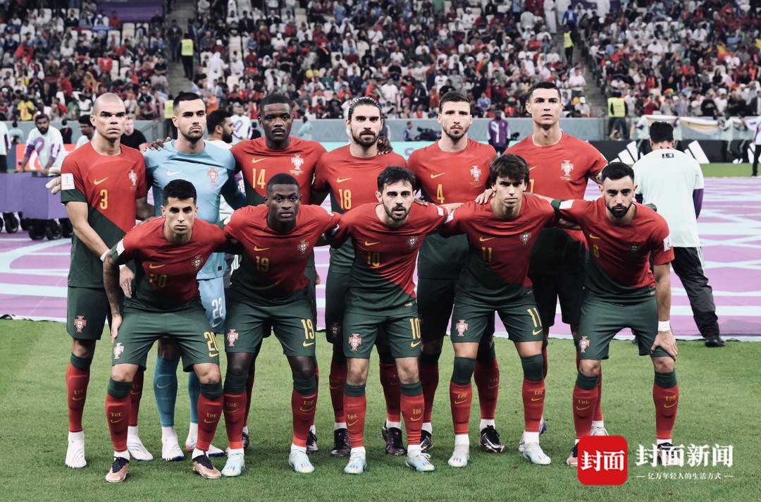 葡萄牙2比0中国足球（B费梅开二度，葡萄牙2-0击败乌拉圭提前从小组出线）