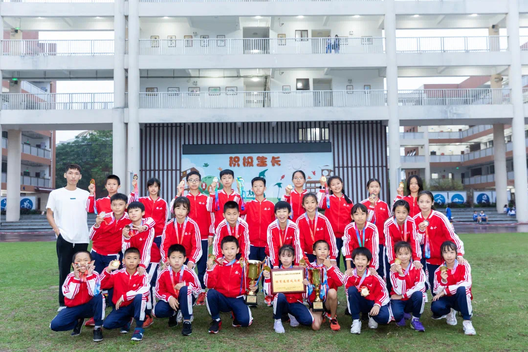 体育小学排名榜(连续两年夺冠！西丽小学田径队再夺区田径运动会团体总分第一)