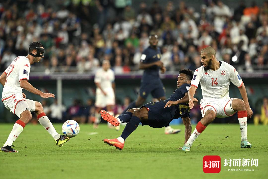 法国能出线吗世界杯(大轮换吃败仗！法国0-1不敌突尼斯，仍小组头名出线)