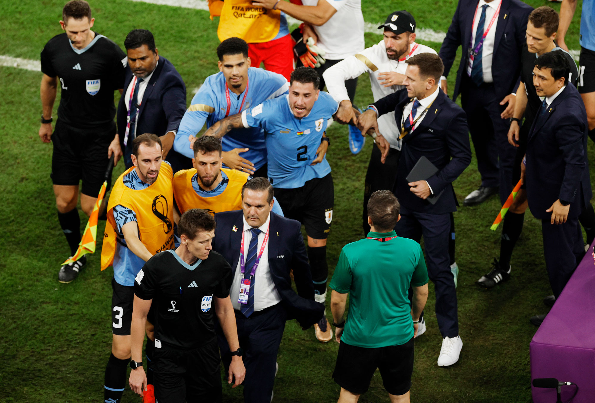 世界杯乌拉圭预赛（乌拉圭队围堵主裁或面临FIFA制裁：最坏将无法参加下届世预赛）