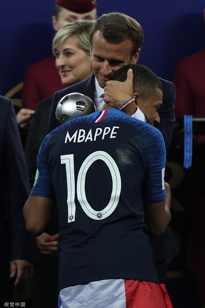 世界杯C罗得黄牌（头条世界杯｜名哨执法阿根廷队半决赛，C罗深情告白葡萄牙）