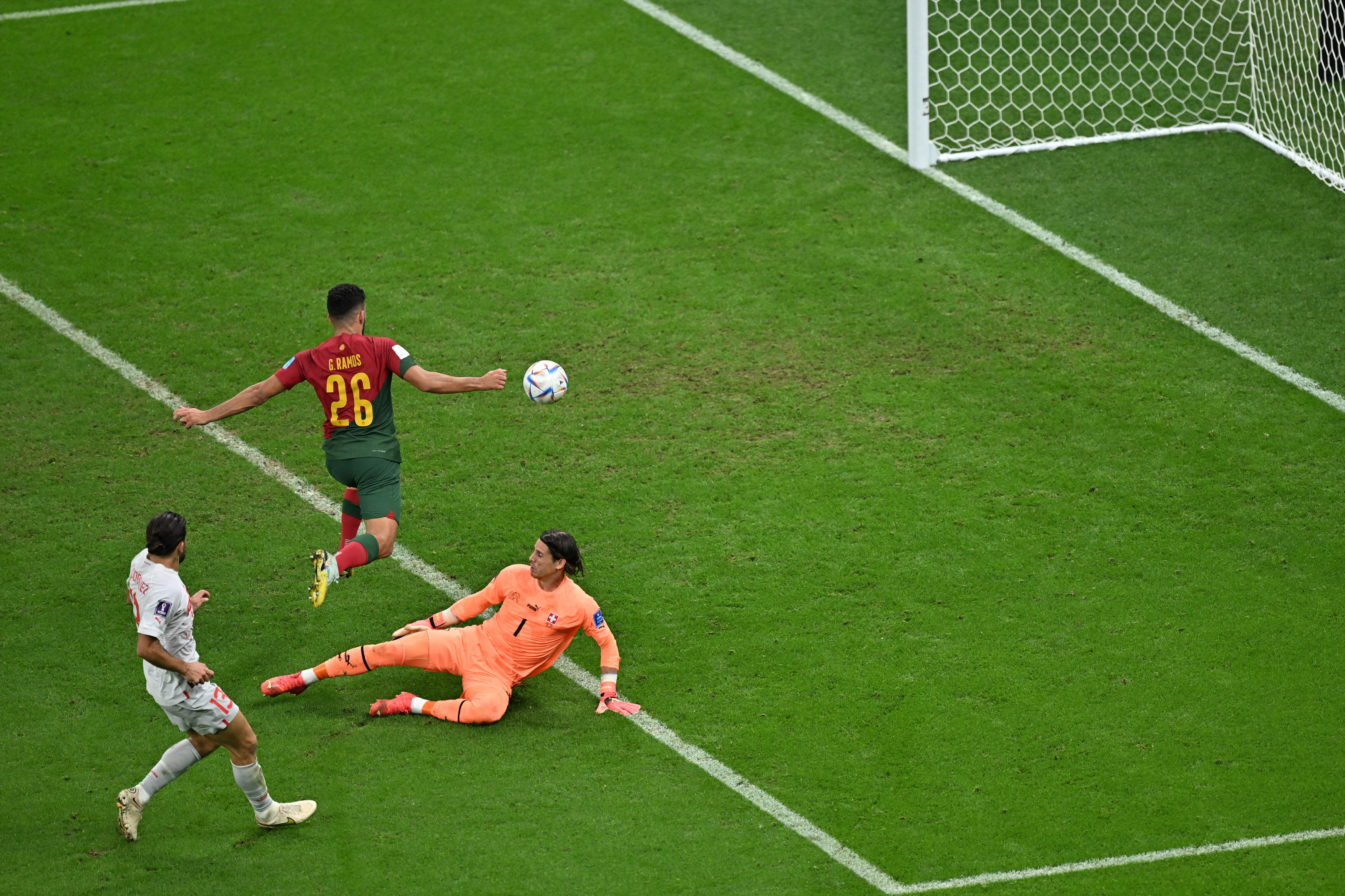 卡塔尔世界杯｜小将拉莫斯“帽子戏法”葡萄牙6:1大胜瑞士晋级八强