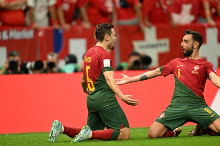葡萄牙和瑞士哪个足球厉害(C罗替补！拉莫斯上演帽子戏法，葡萄牙大胜瑞士进