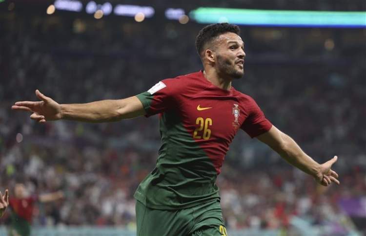 2016欧洲杯葡萄牙队名单（敢把C罗放在板凳上，68岁老帅手捧欧洲杯，葡萄牙三大豪门都执教过）