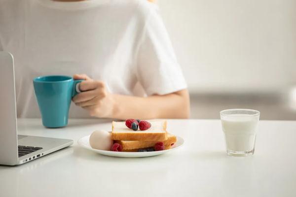 什么时间吃水果比较好（什么时候吃早餐、吃水果更好？）-趣拿体育