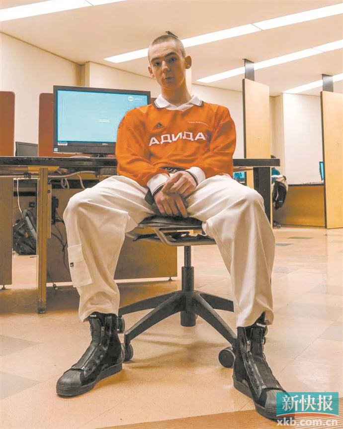 足球鞋配什么衣服最好看（时髦世界杯 复古足球风）