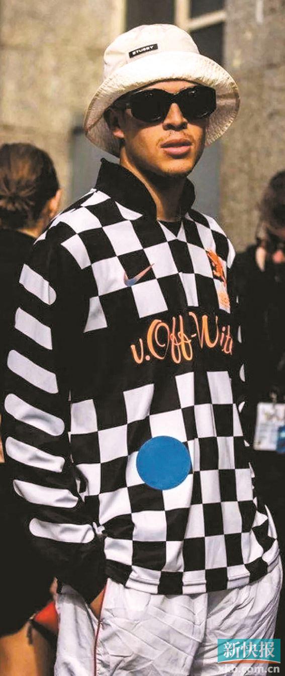 足球鞋配什么衣服最好看（时髦世界杯 复古足球风）