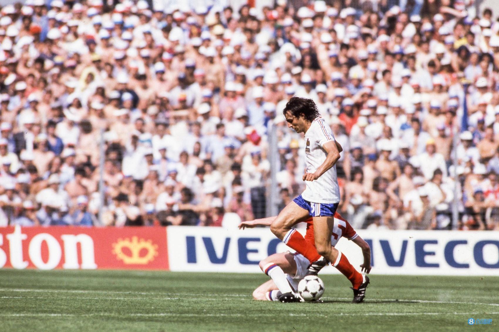 踢足球要具有什么精神（记者：足球的民族性才是核心竞争力 如今发展日趋一统越看越无趣）-华海博客