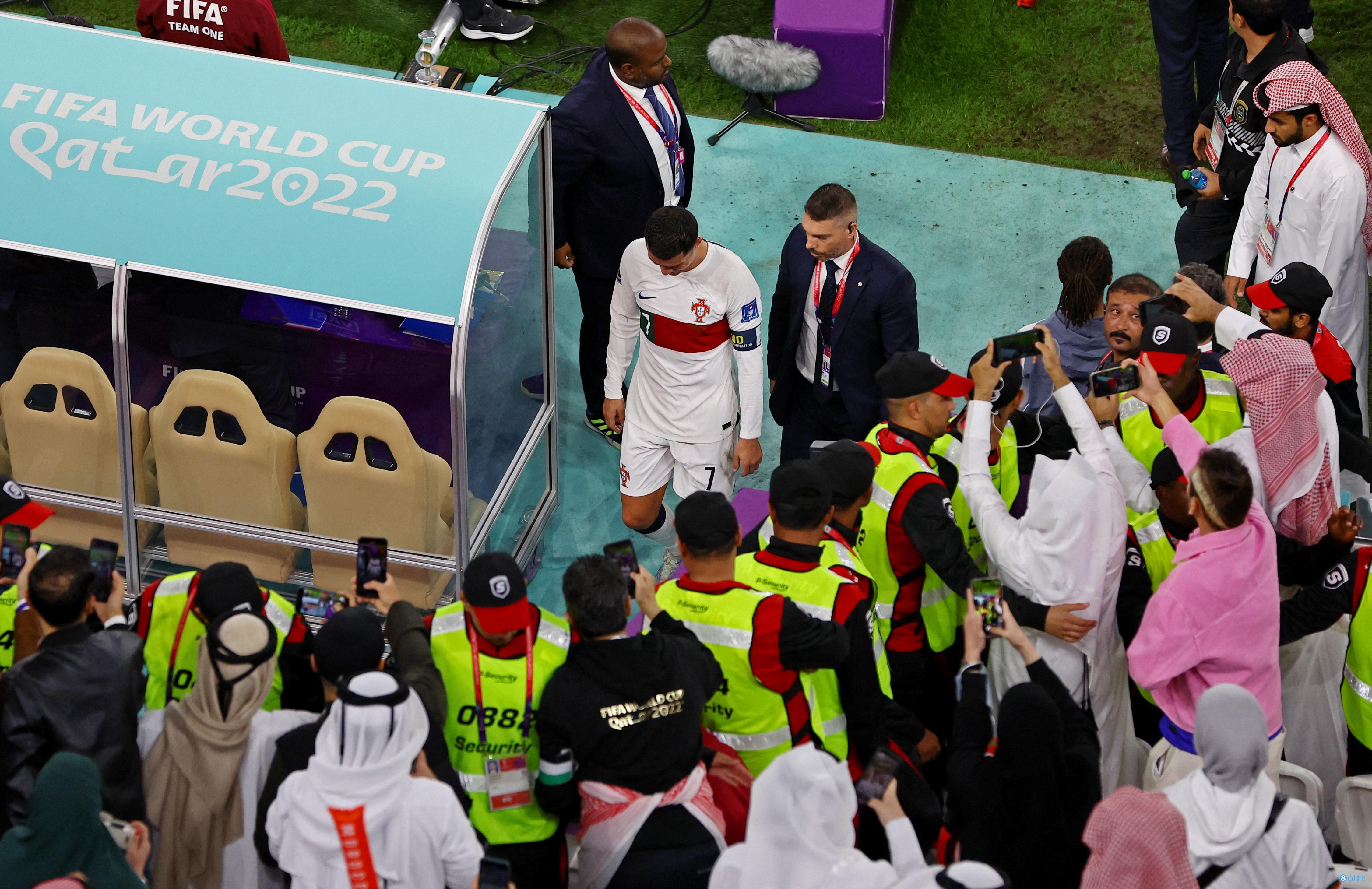 世界杯2022年c罗（媒体人热议C罗泪别世界杯：岁月你别催，该来的我不推）