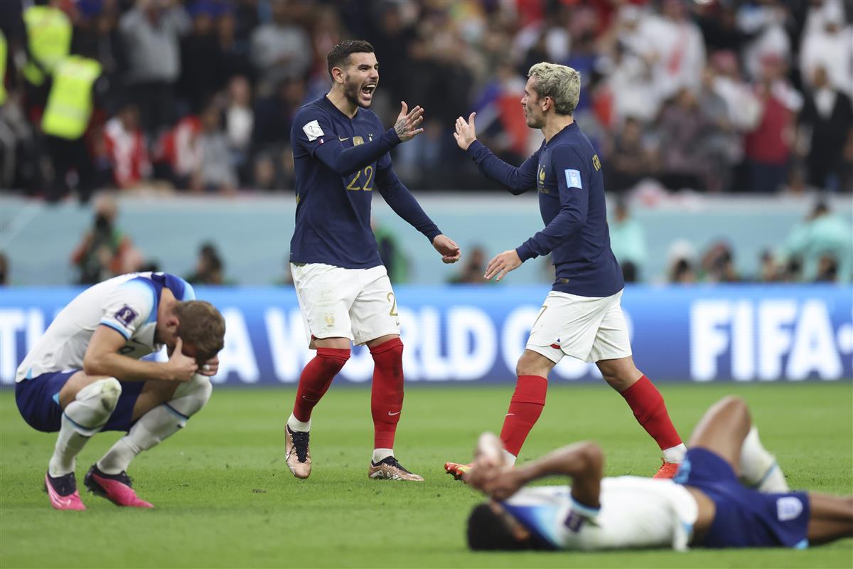 卡塔尔世界杯足球（两大黑马挑战两大豪强，卡塔尔世界杯半决赛对阵出炉）-趣拿体育