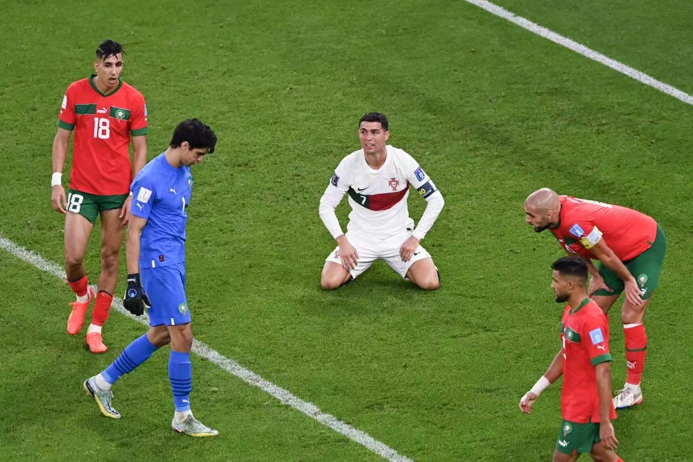 世界杯巴西淘汰赛首战（「品·赛情」要不是为了体面，谁愿意写这一篇……）