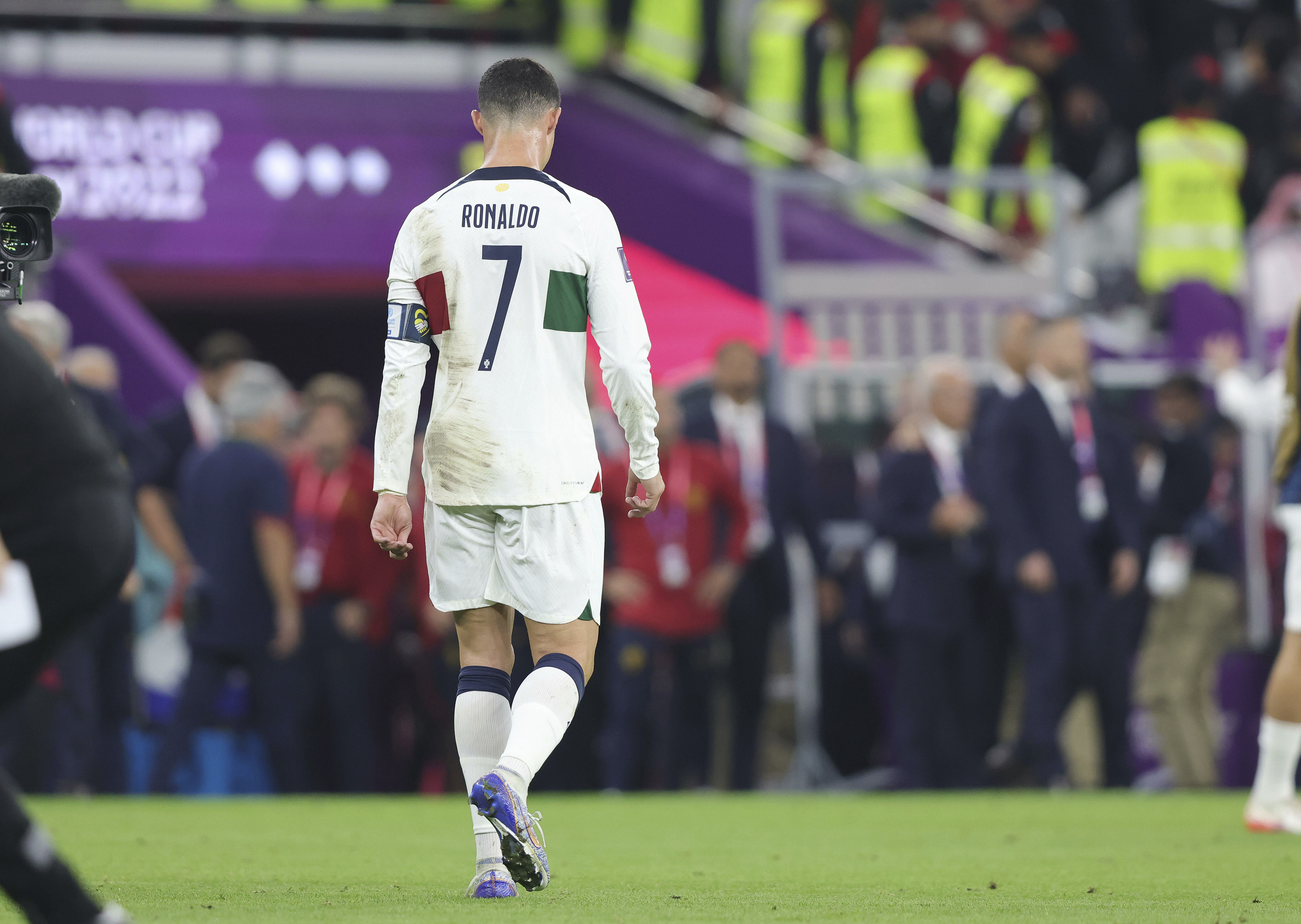 世界杯2022年c罗（新闻8点见丨C罗泪别世界杯：连续5届参加、连续5届破门）