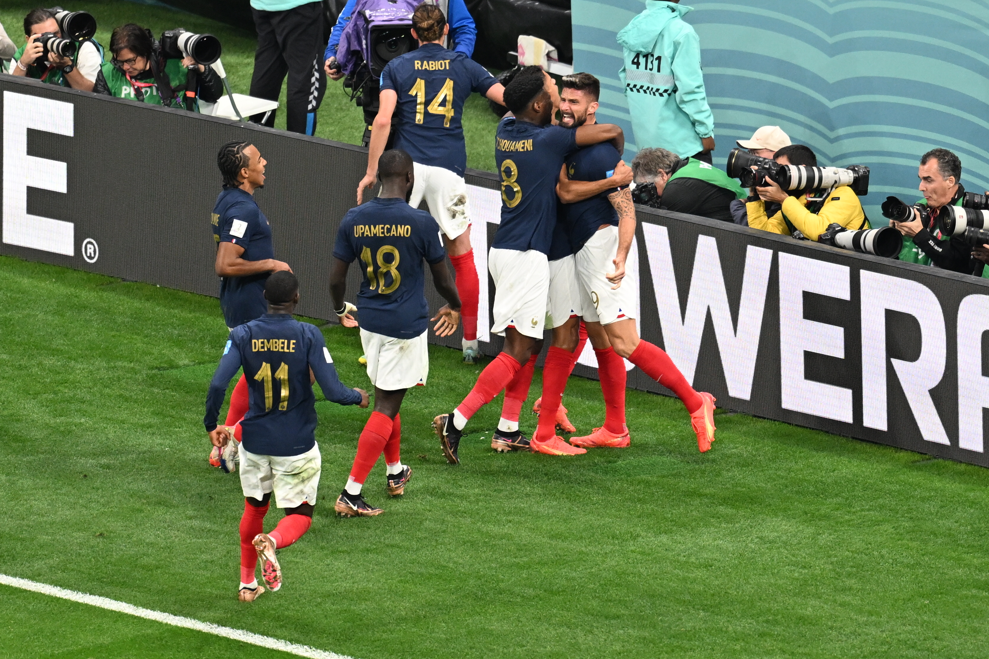 世界杯2022年c罗（新闻8点见丨C罗泪别世界杯：连续5届参加、连续5届破门）