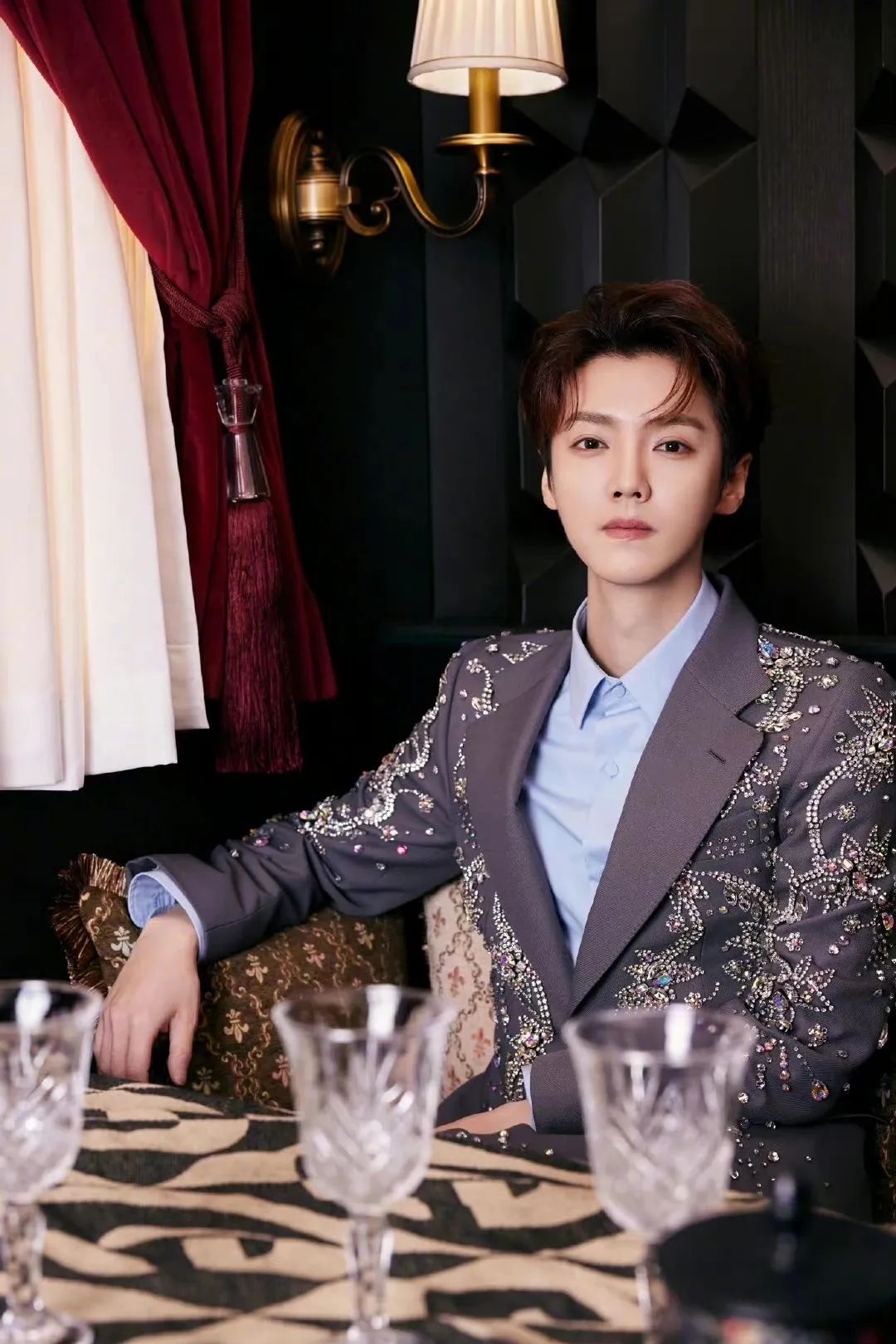 李昂昂的朋友圈 | 张震蔡徐坤潇洒贵公子,王一博宋茜简约时髦范儿