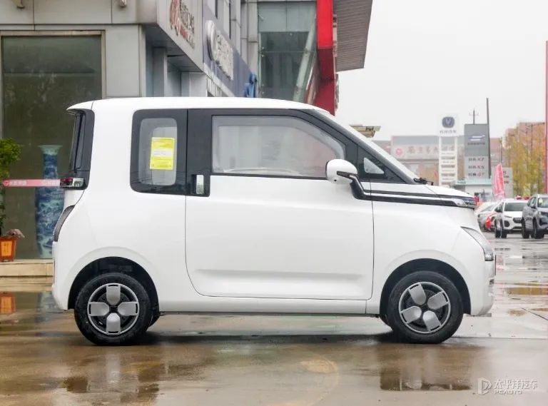 堪称高配版宏光MINI EV，五菱晴空正式上市！6.78万起能卖爆吗？