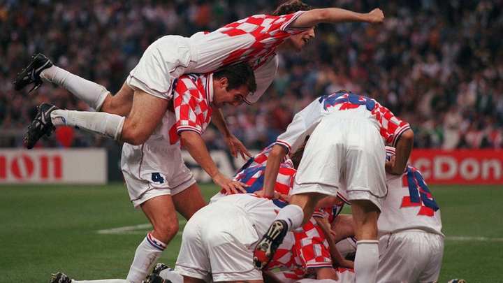 从战后的废墟到世界杯赛场，克罗地亚队是一群铁血战士