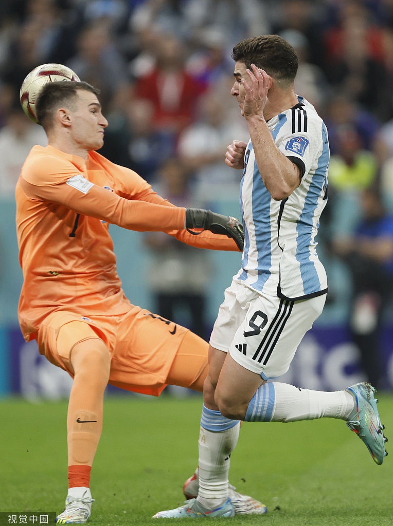 梅西重返世界杯决赛！阿根廷3-0克罗地亚，阿尔瓦雷斯两球