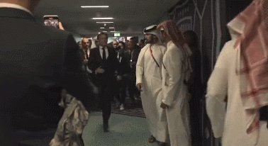 世界杯抱错球员庆祝（法国连续两届晋级世界杯决赛，球员庆祝嗨了把总统马克龙晾在一边）