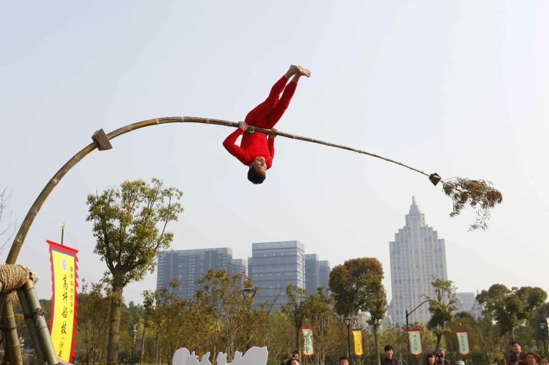 足球是什么时候开始的（足球在中国出现了几千年！还有这些古老的体育运动流传至今，你玩过吗）