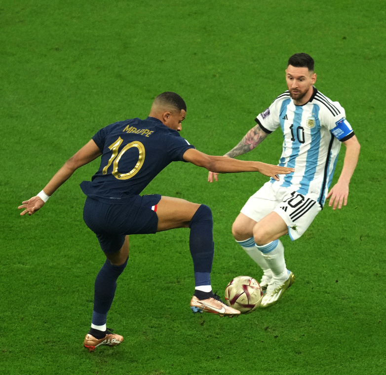 德国与阿根廷的世界杯三次决赛（神奇的剧情！惊艳的结局！阿根廷惊险夺冠，梅西如愿捧杯）