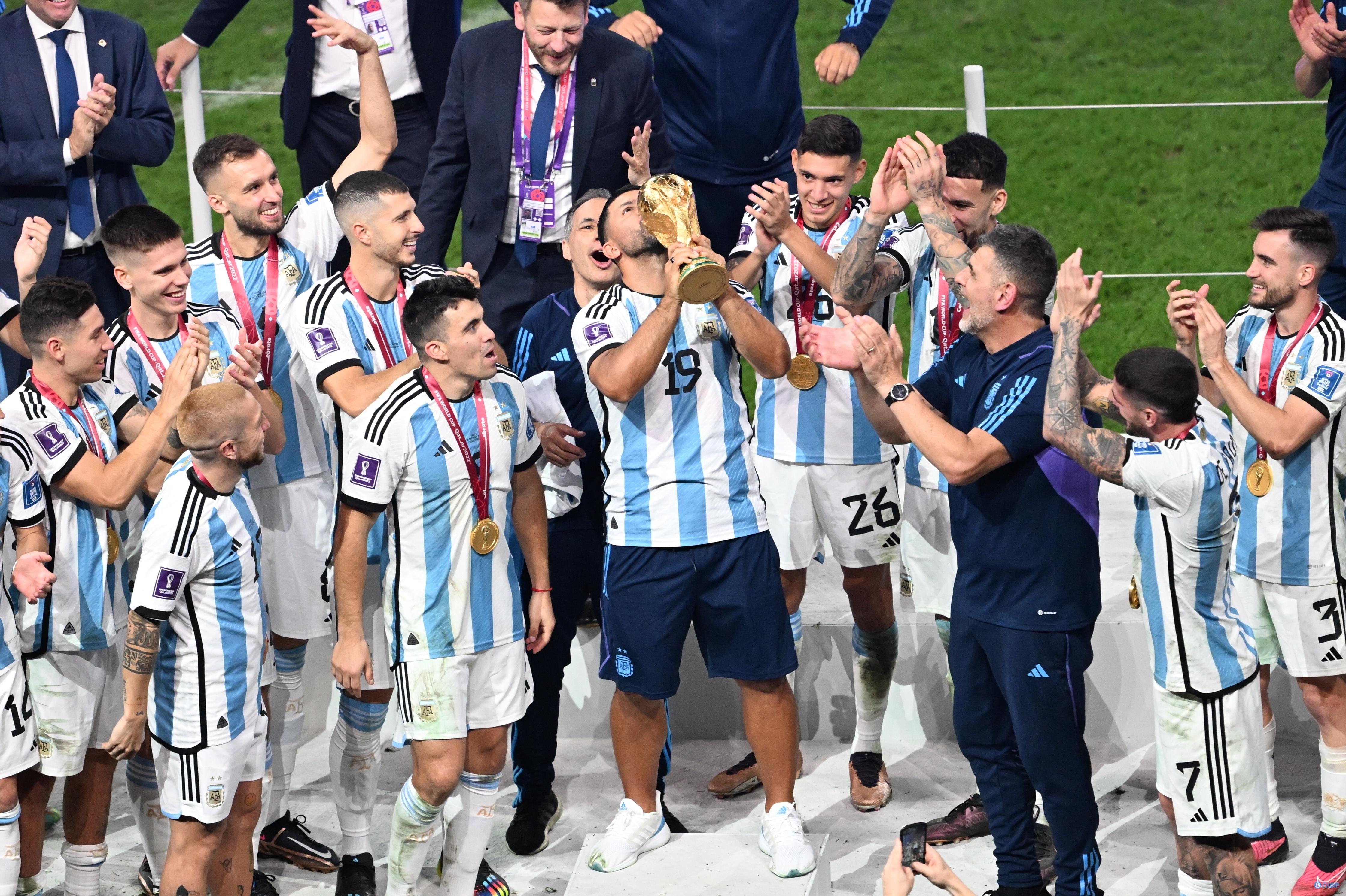 阿根廷世界杯夺冠阵容（阿根廷08奥运会与22世界杯夺冠首发对比：仅梅西、迪马利亚仍在）