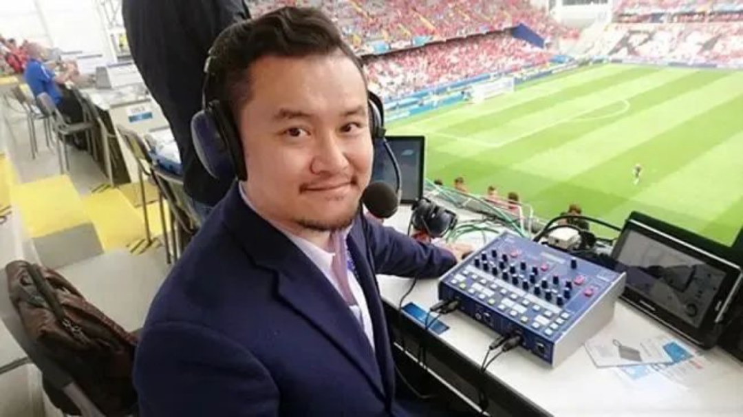 世界杯中国解说员（世界杯结束了，这位中国解说员的“诗性”解说词在网上“走红”了）
