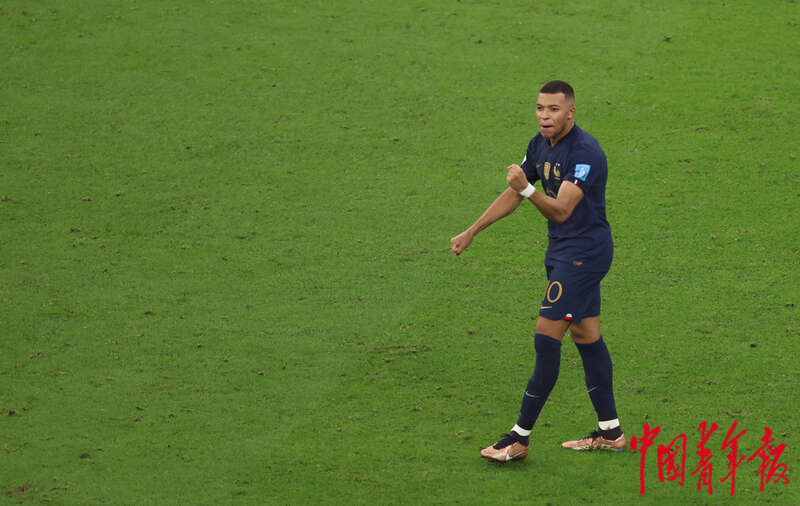 02年世界杯决赛比分（多图回顾世界杯决赛：梅西率阿根廷队夺冠）