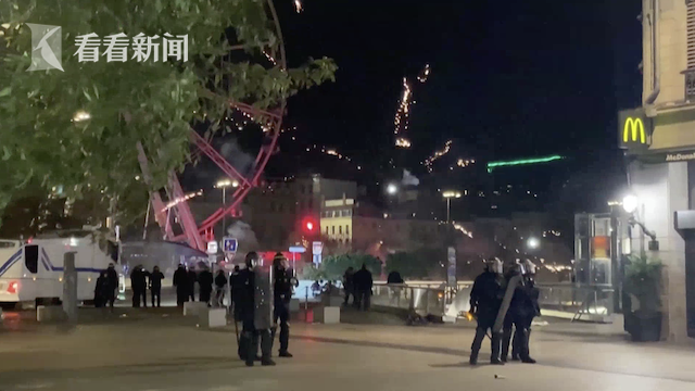 世界杯現場沖突（世界杯點球大戰告負 法國球迷與警察發生沖突）