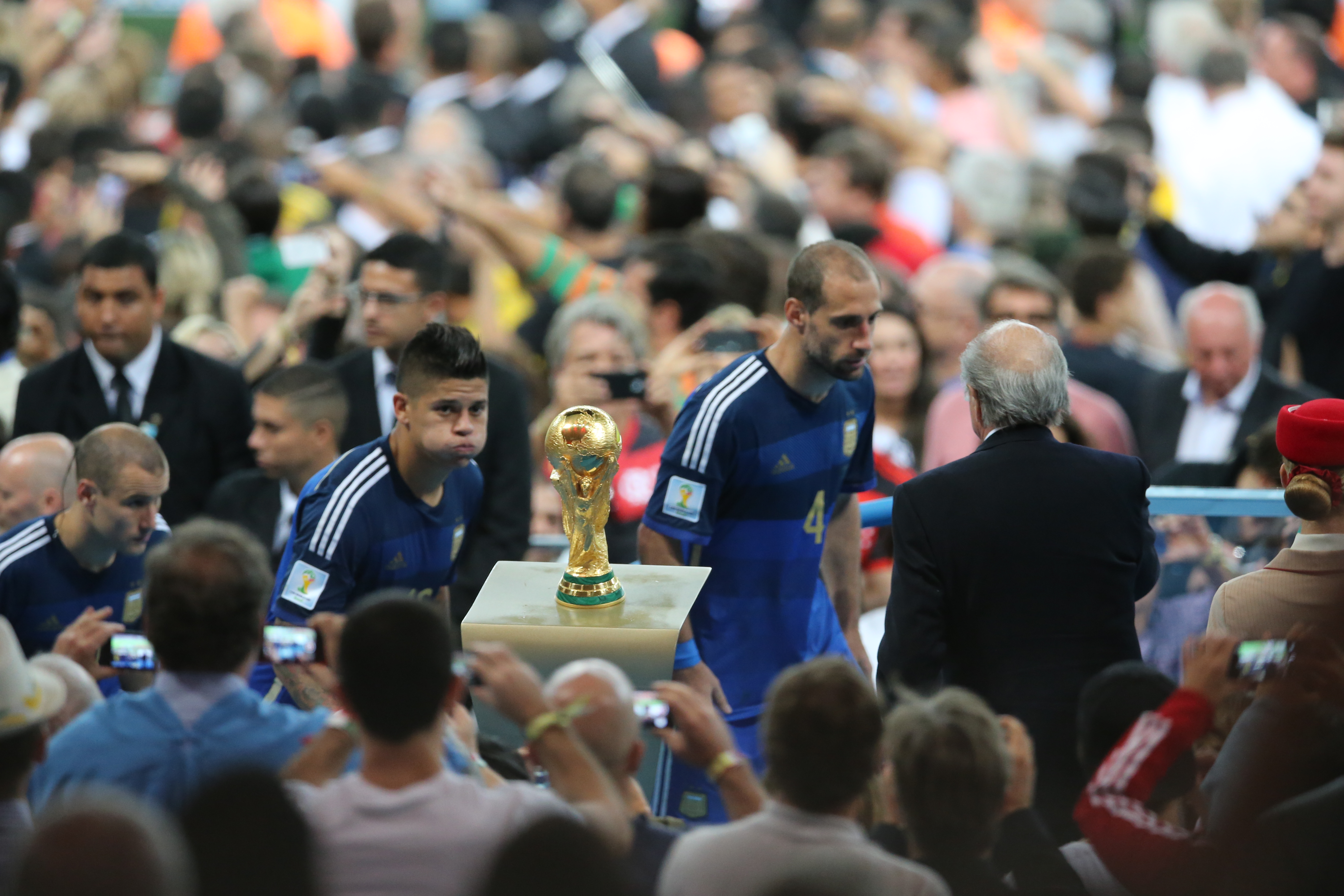 2018年世界杯决赛颁奖礼（“一步之遥”组图首公开！球王圆梦，这是最好的结局）