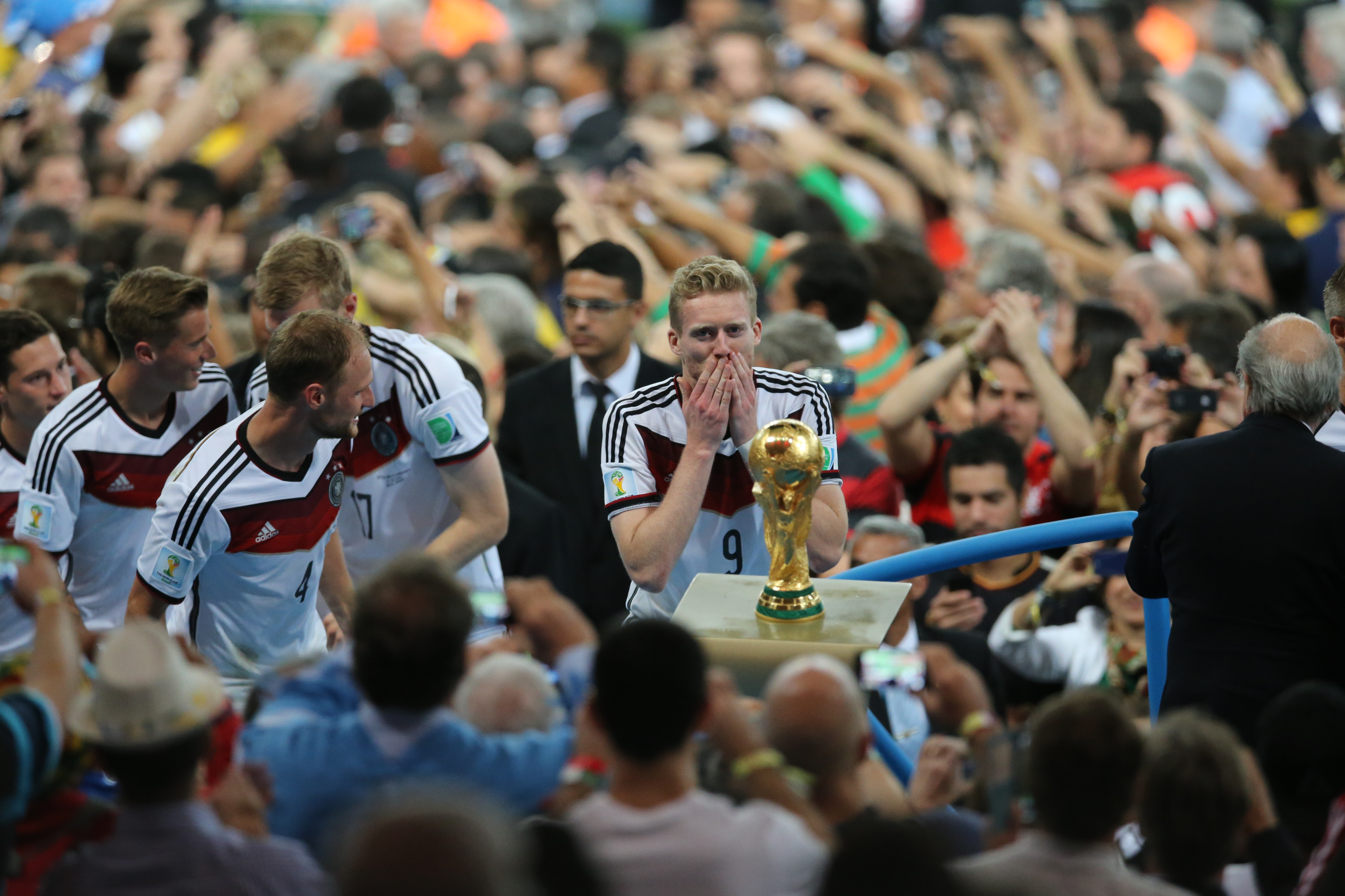 2018年世界杯决赛颁奖礼（“一步之遥”组图首公开！球王圆梦，这是最好的结局）