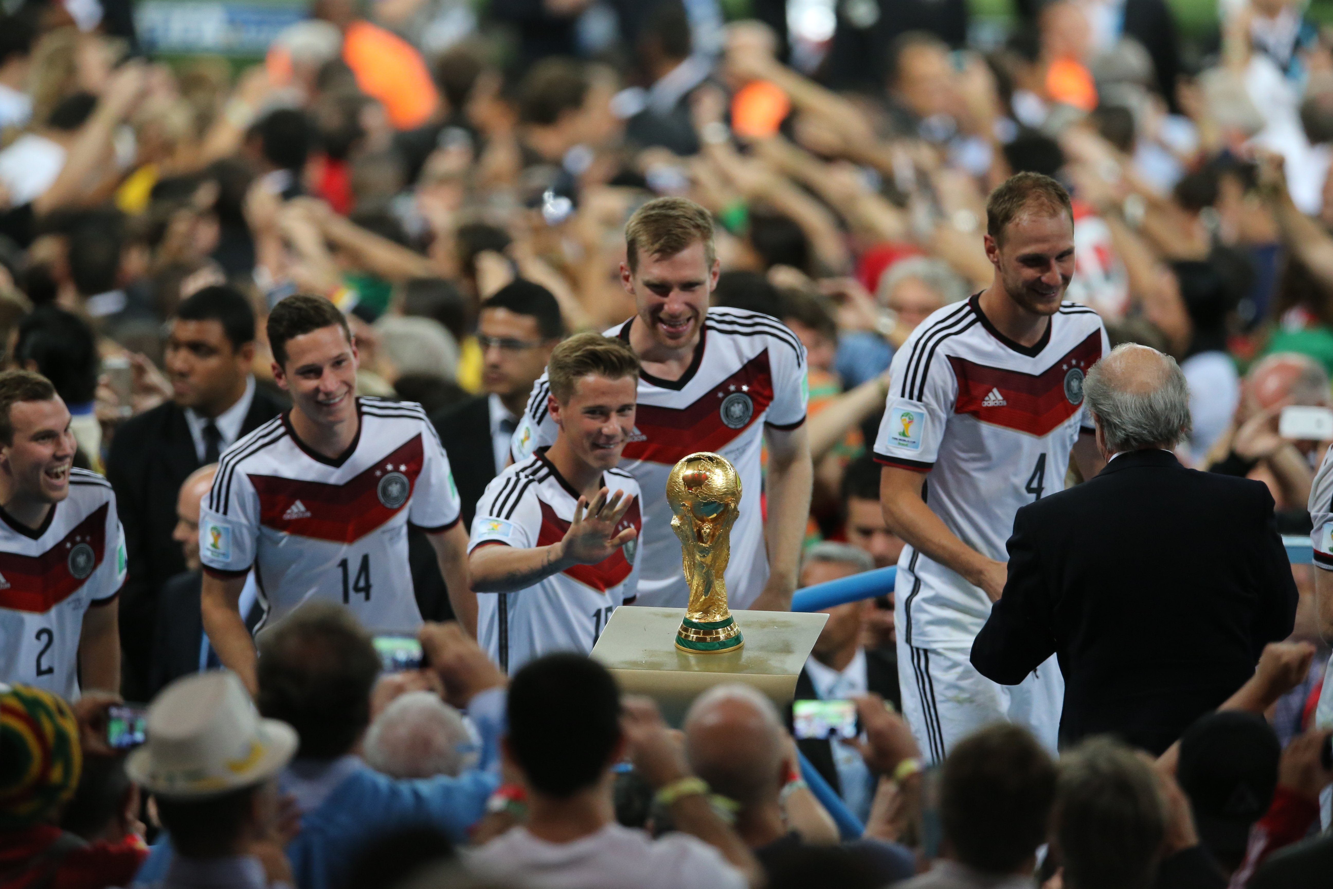 2018年世界杯决赛颁奖礼（“一步之遥”组图首公开！球王圆梦，这是最好的结局）