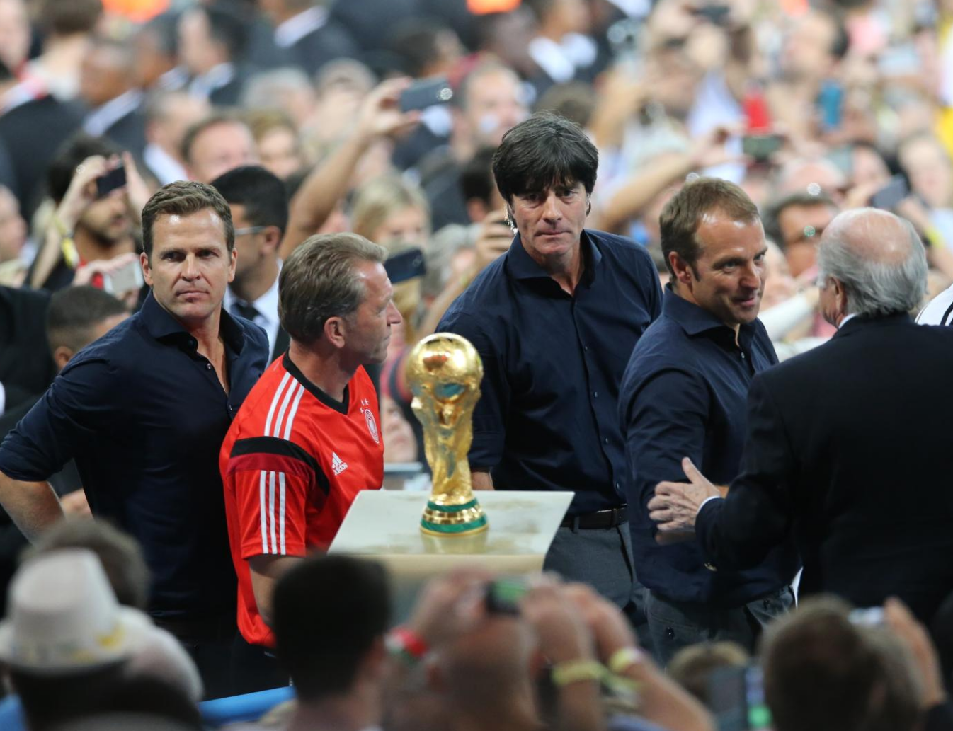 2018年世界杯决赛颁奖礼（“一步之遥”组图首公开！球王圆梦，这是最好的结局）