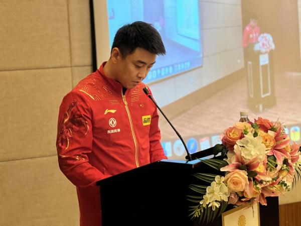 和劉國梁在一塊的教練叫什么（李隼任國乒總教練）