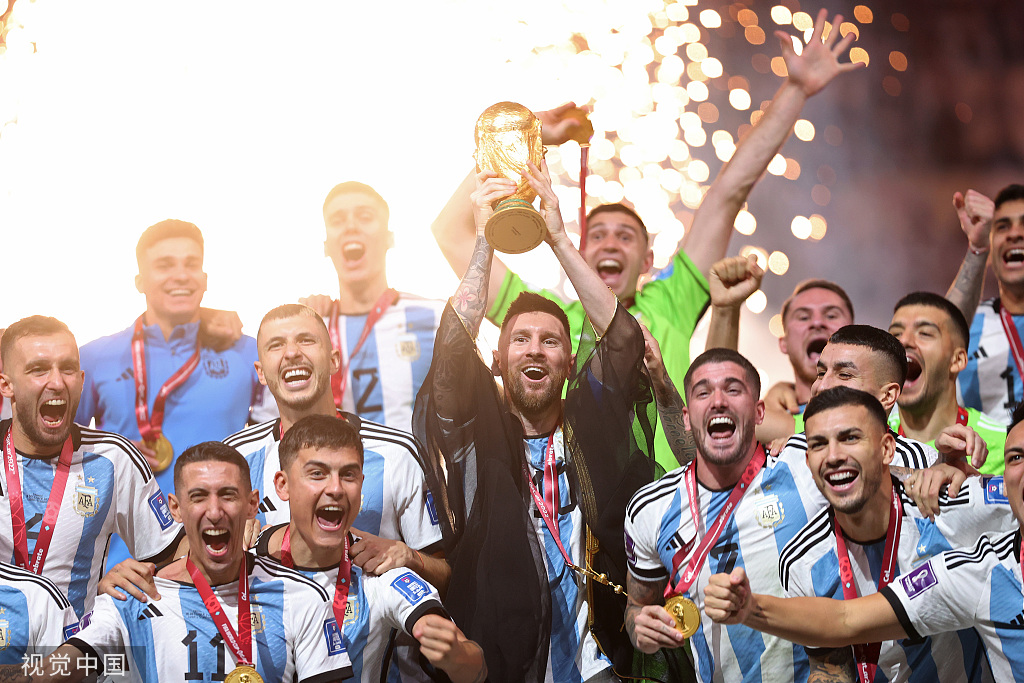 梅西、C罗球迷一起看世界杯，被网友称为“最好的足球节目”
