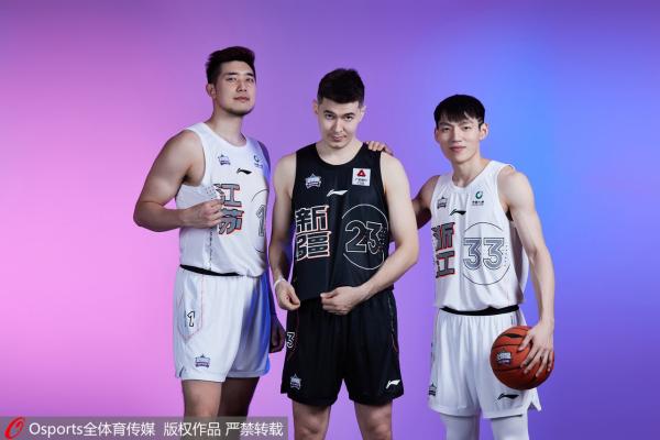 球员 死亡(体坛联播｜贝利去世引发全球哀悼，梅西、C罗等球星致敬球王)