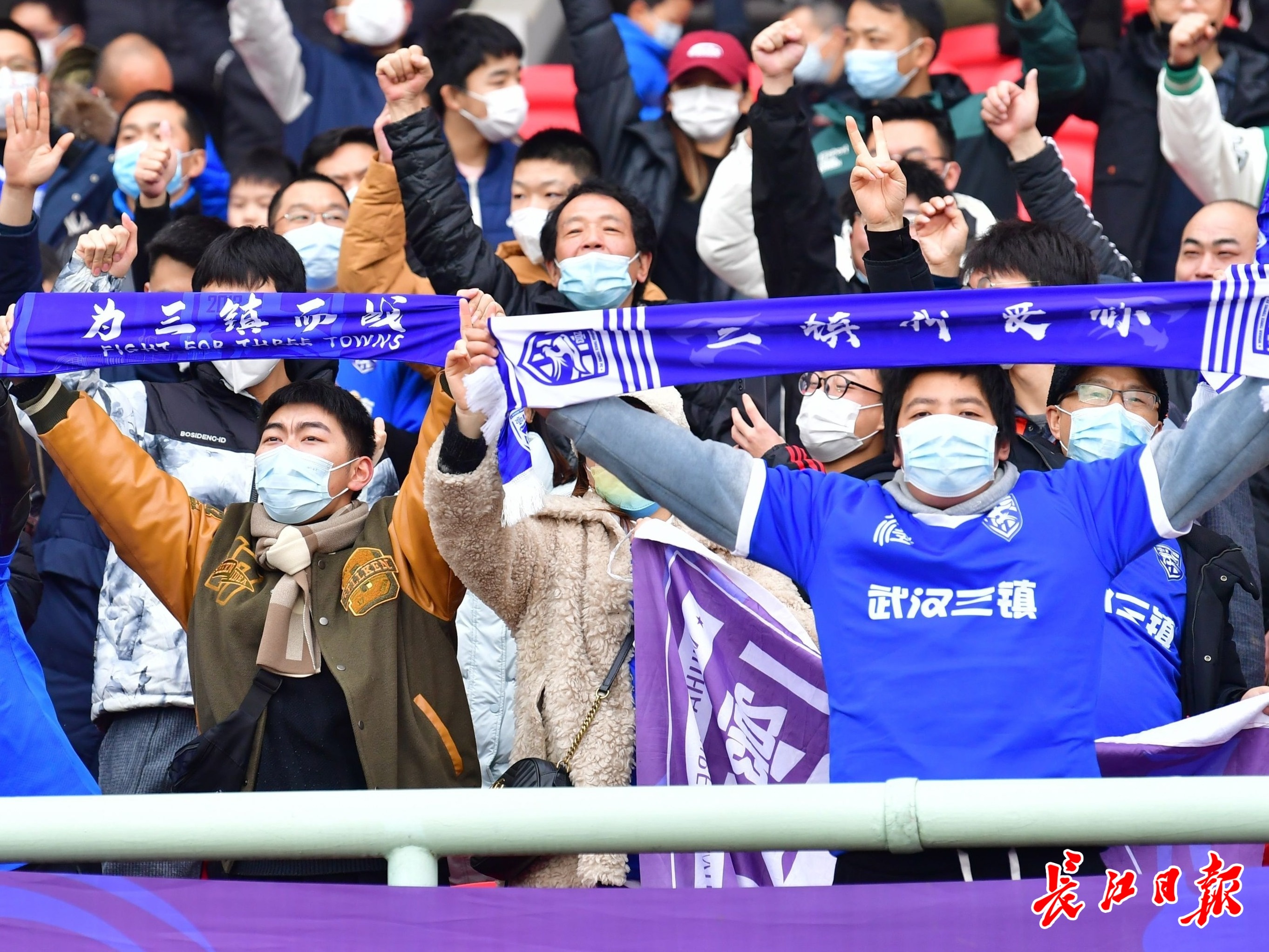 “武汉是冠军！”现场感受夺冠喜悦，大武汉球迷表示“太激动了”
