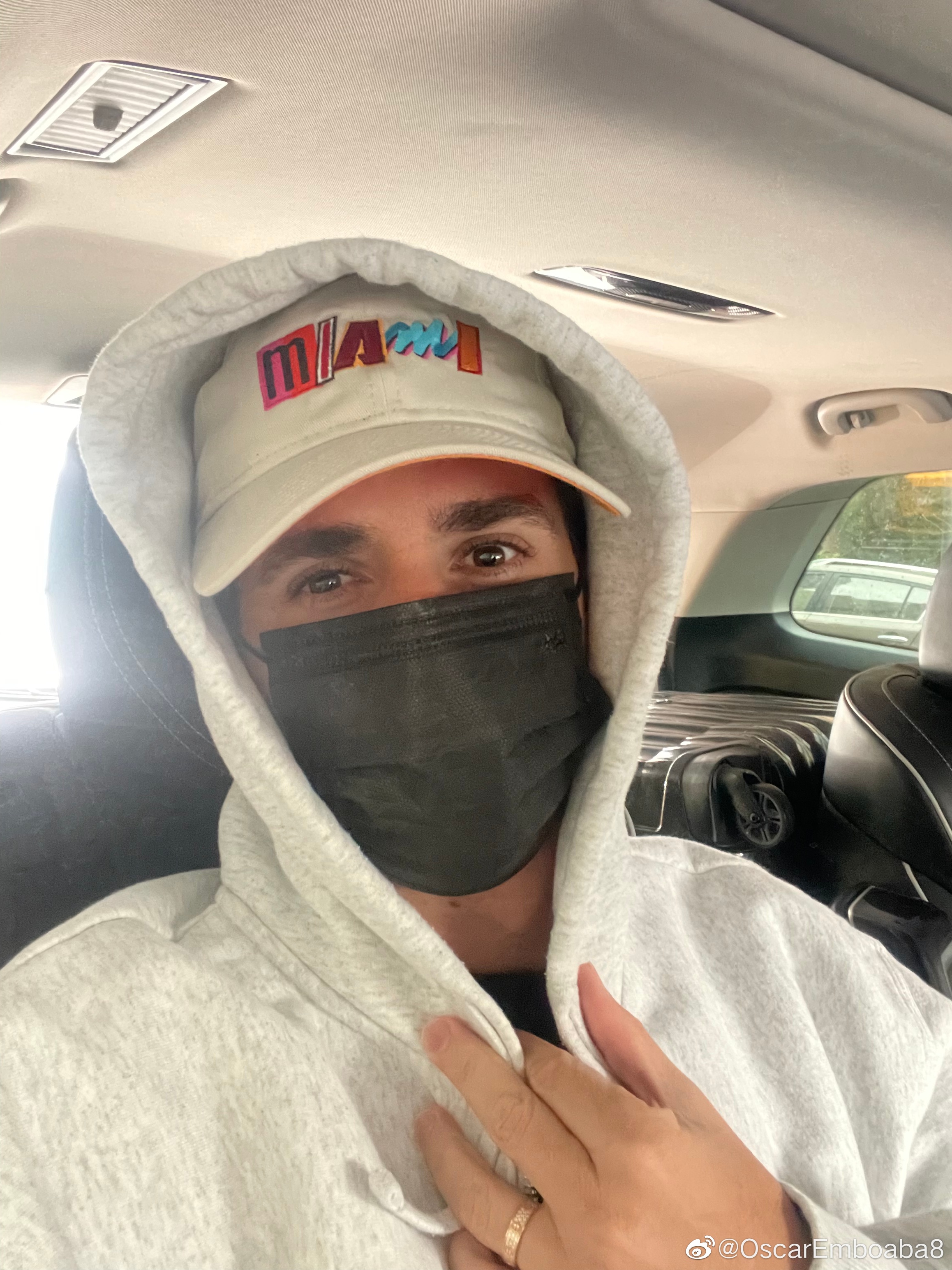 上海港外援奥斯卡（回来踢足协杯还是谈合同？奥斯卡更新社媒：回来上海了）-趣拿体育