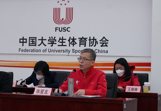 奧運會賽場都有哪些人員</h2>

<p>　　圖片來源：中國大學生體育協會</p>

<p>　　成立大會上，教育部學生體育協會聯合秘書處副秘書長、中國大學生體育協會(以下簡稱中國大體協)副主席兼秘書長、本次中國大學生體育代表團團長張愛龍介紹了代表團組團情況及籌備情況。</p>

<p>　　本屆大冬會參賽隊伍中，女子冰壺、單板滑雪項目在全國開展度較高，通過項目全國選拔賽遴選出成績優異的隊伍及學生運動員代表中國參賽。短道速滑隊由國家體育總局協助組隊。2022年12月上旬起，3支隊伍分別在哈爾濱、吉林、天津、北京集訓。</p>

<p>　　<img alt=