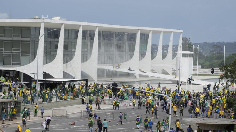 巴西哥伦比亚(拉美多国领导人谴责巴西国会骚乱，呼吁团结起来对极端右翼势