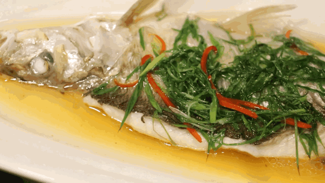清蒸魚怎么做（清蒸魚鮮嫩又不腥的秘訣，除夕夜照著做準沒錯！）