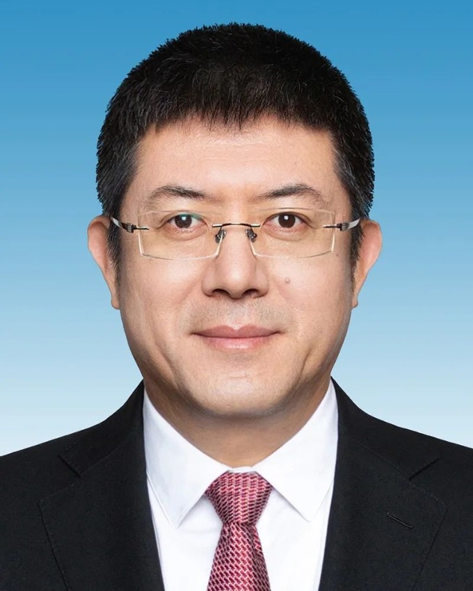 孙勇同志简历孙勇,男,汉族,1973年12月生,大学,中共党员,现任安徽省